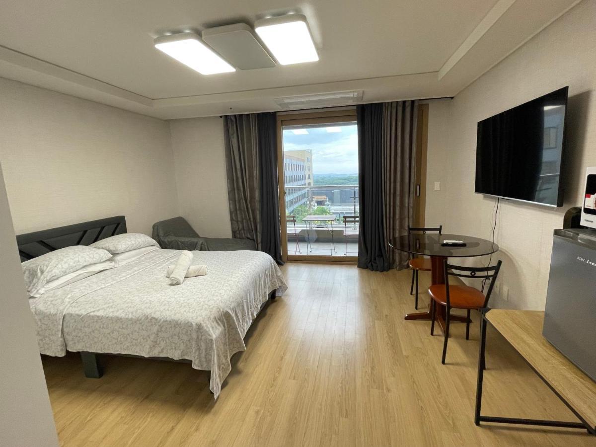 Spacious Luxury Condo W/ Kitchen Beside Hilton Clark D'Heights Mabalacat Εξωτερικό φωτογραφία