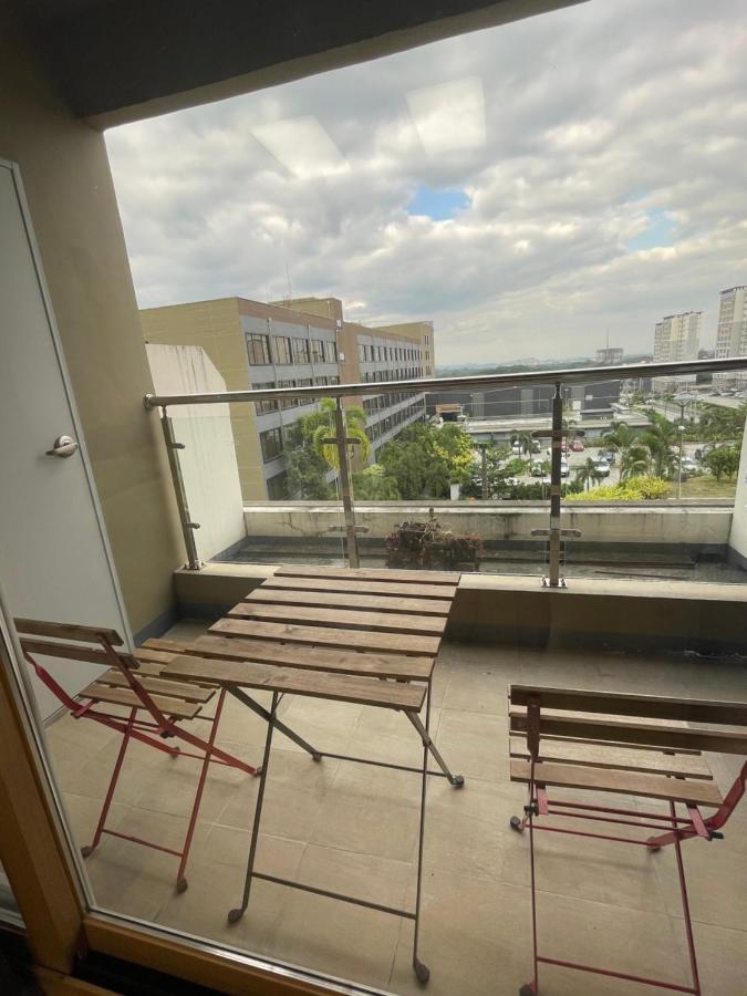 Spacious Luxury Condo W/ Kitchen Beside Hilton Clark D'Heights Mabalacat Εξωτερικό φωτογραφία