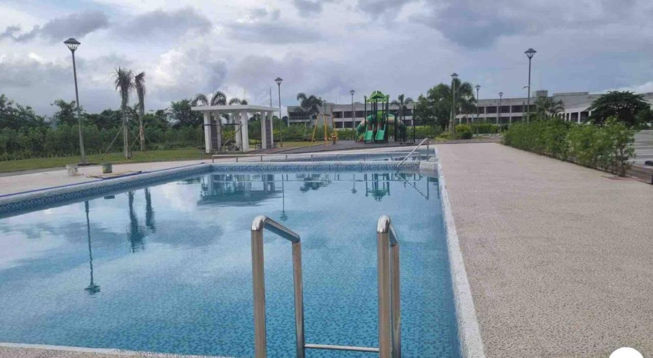 Spacious Luxury Condo W/ Kitchen Beside Hilton Clark D'Heights Mabalacat Εξωτερικό φωτογραφία